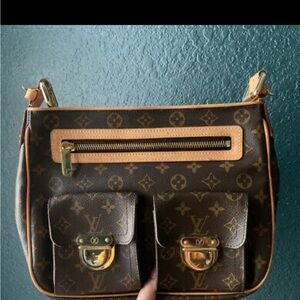 Louis Vuitton Hudson PM Crossbody, excellent condition